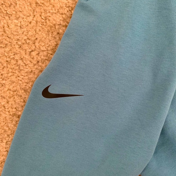 Nike women’s crew neck sweatshirt (crop top ) - Picture 5 of 5